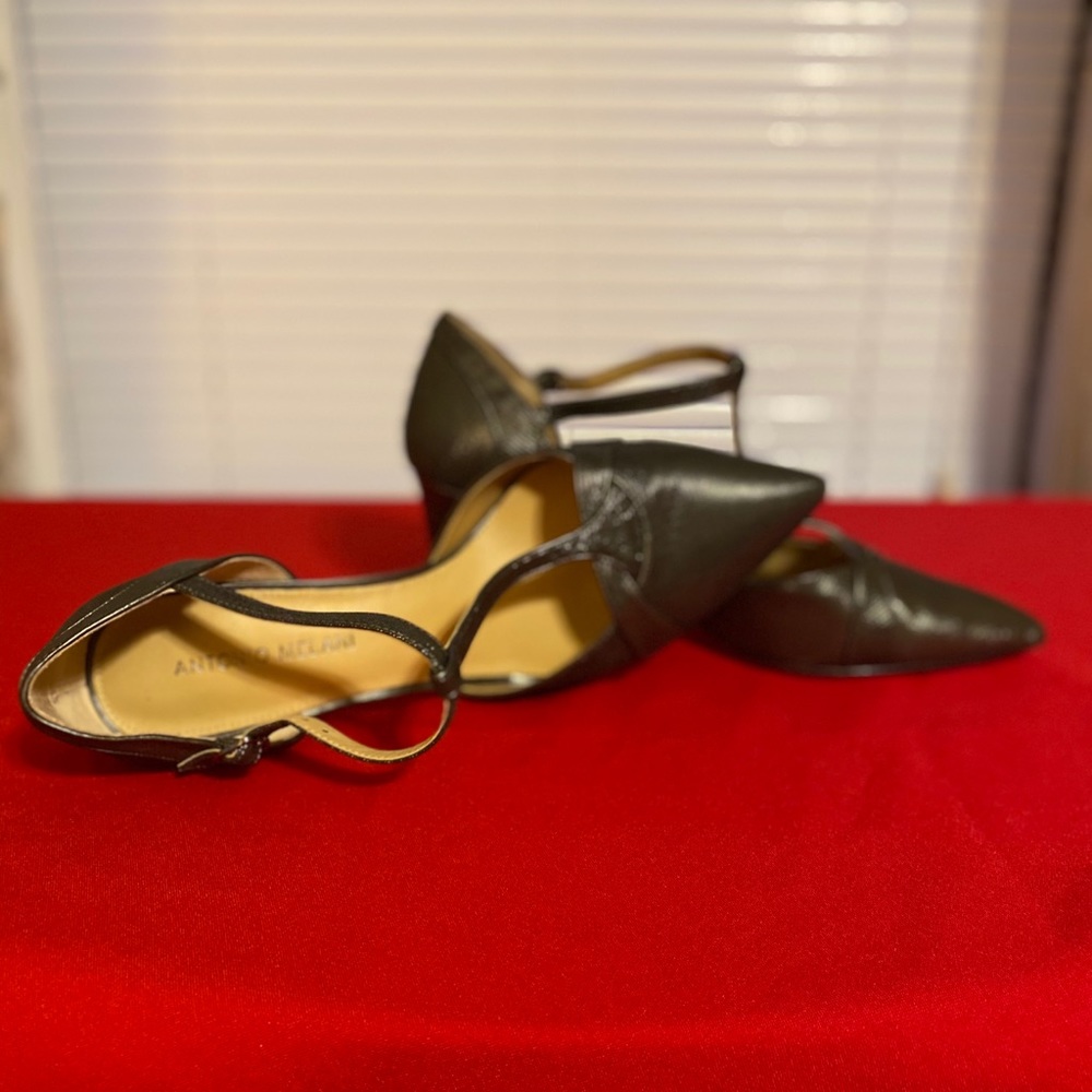 Heels - Picture 2 of 3